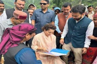कंगना रनौत ने हिमाचल प्रदेश के बाढ़ प्रभावित इलाकों का दौरा किया