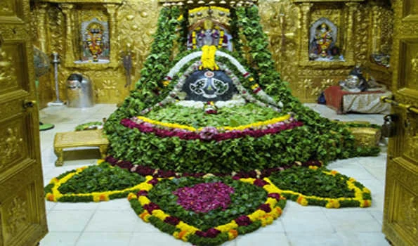 गुजराती सावन के पहले सोमवार पर शिवालयों में श्रद्धालुओं की उमड़ी भीड़