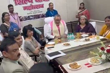 हस्तशिल्पियों से नये बाजारों की तलाश करने की अपील