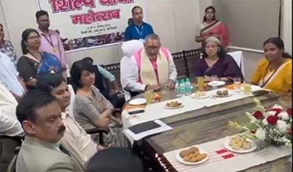 हस्तशिल्पियों से नये बाजारों की तलाश करने की अपील