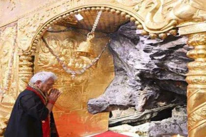 मनोज सिन्हा ने माता वैष्णो देवी मंदिर में मत्था टेका