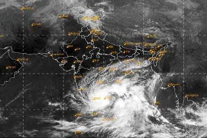 चक्रवाती तूफान ‘फेंगल’ पहुंचा चेन्नई के करीब