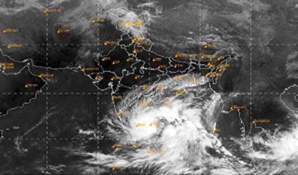 चक्रवाती तूफान ‘फेंगल’ पहुंचा चेन्नई के करीब