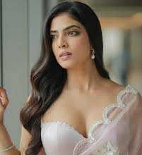 मालविका मोहनन फिल्म