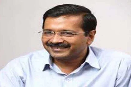 ऑटो चालकों का करायेंगे 10 लाख रुपये का जीवन बीमा: केजरीवाल