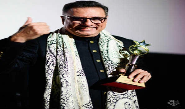 अनिल कपूर और रितेश देशमुख ने बोमन ईरानी को फ़िल्म द मेहता बॉयज़ के लिये शुभकामना दी