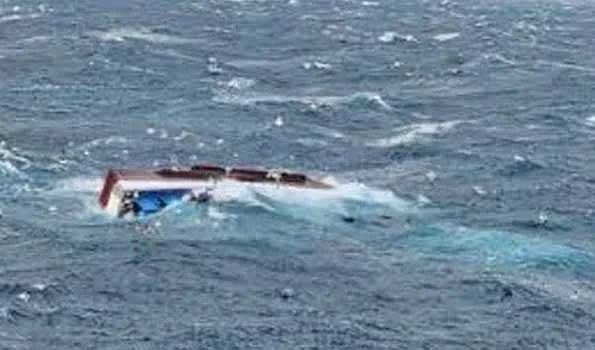 दक्षिण कोरिया में मछली पकड़ने वाली दो नौकाओं के समुद्र में फंसने से एक व्यक्ति की मौत, तीन लापता