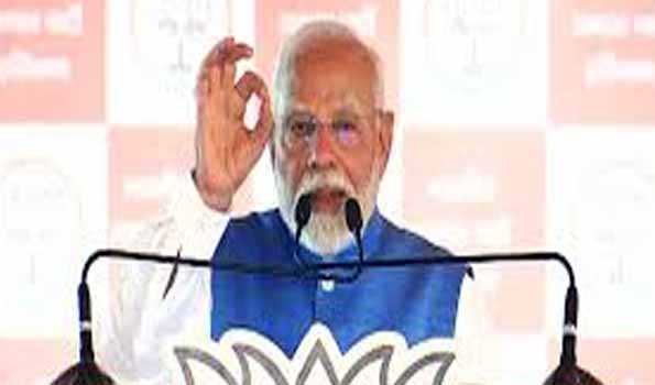 दिल्ली में बदलाव का बसंत आ गया व झाड़ू के तिनके बिखरने लगे :मोदी