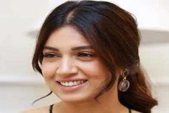 फिल्म मेरे हस्बैंड की बीवी में