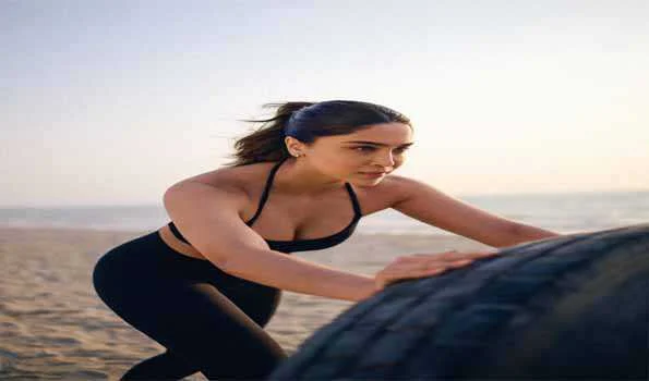 शर्वरी ने समंदर किनारे दिया शानदार मंडे मोटिवेशन