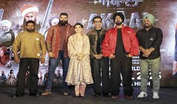 अनकही कहानियों की कहानी है फिल्म