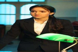 'उफ्फ… ये लव है मुश्किल' में महत्वाकांक्षी वकील कैरी शर्मा का किरदार निभायेंगी आशी सिंह