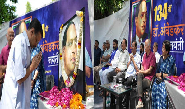 केजरीवाल ने अम्बेडकर को दी श्रद्धांजलि