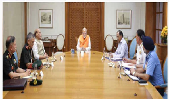 मोदी ने राजनाथ और सेना प्रमुखों के साथ महत्वपूर्ण बैठक की