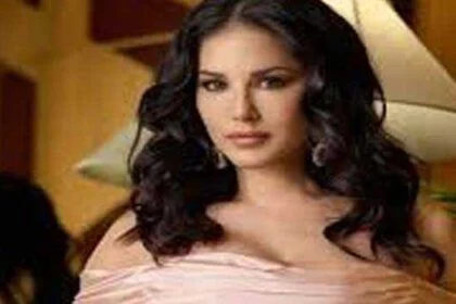 44 वर्ष की हुयी सनी लियोनी