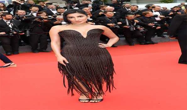 कान्स फिल्म फेस्टबिल में परुल गुलाटी ने अपने रेड कार्पेट डेब्यू से मचाया धमाल