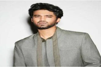 बाबिल खान ने अपनी आगामी फिल्म के लिए एक नया लुक पेश किया