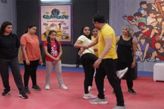 लड़कियों को निर्भीक, आत्मनिर्भर और मजबूत बनना चाहिये : सुमित राघवन