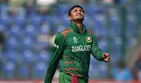 आदिल और साकिब ने वेस्टइंडीज को 308 के स्कोर पर रोका