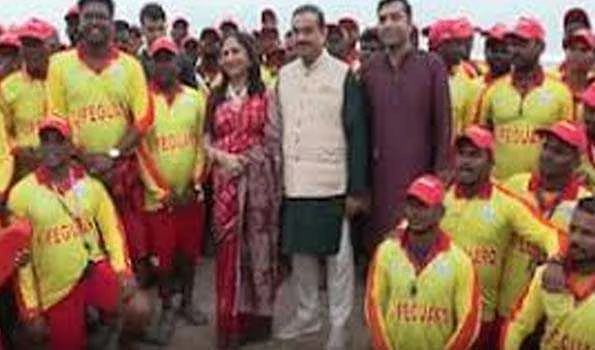 गौतम अडानी ने पुरी के लाइफगार्ड्स को दिया सहयोग