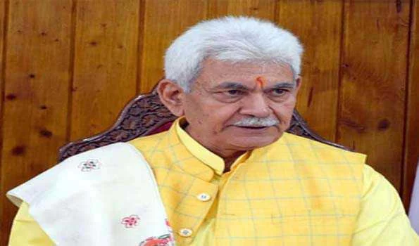 जम्मू कश्मीर में तीन सरकारी कर्मचारी बर्खास्त