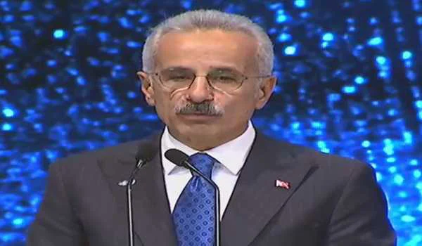 तुर्की, ईरान के बीच हवाई यात्रा फिर बहाल हुयीः अब्दुलकादिर उरलोग्लू