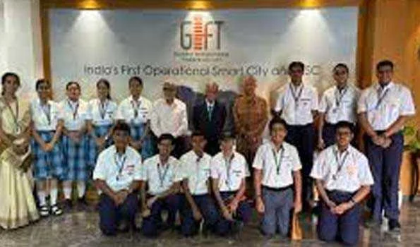 नारायण मूर्ति ने किया गिफ्ट सिटी का दौरा