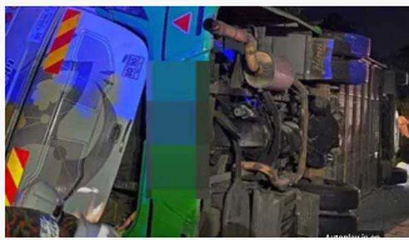 मलेशिया में सड़क दुर्घटना में 15 लोगों की मौत