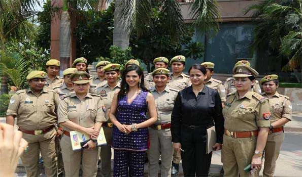 श्रिया पिलगांवकर ने उत्तर प्रदेश की महिला पुलिस अधिकारियों से मुलाकात की