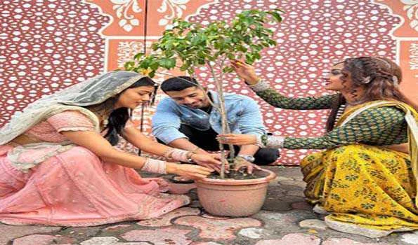 ‘बड़ी हवेली की छोटी ठकुराईन’ के कलाकारों ने पौधे लगाकर दिया हरियाली का संदेश