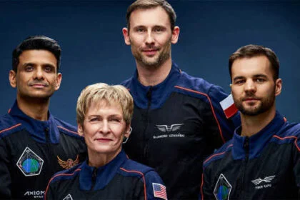 इतिहास रचकर धरती पर लौटे शुभांशु शुक्ला