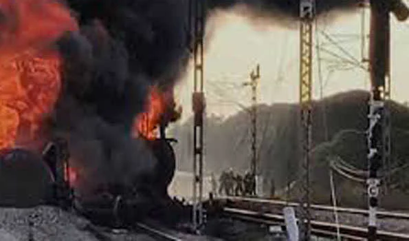 तमिलनाडु में डीजल से लदी मालगाड़ी के 18 डिब्बों में आग लगी