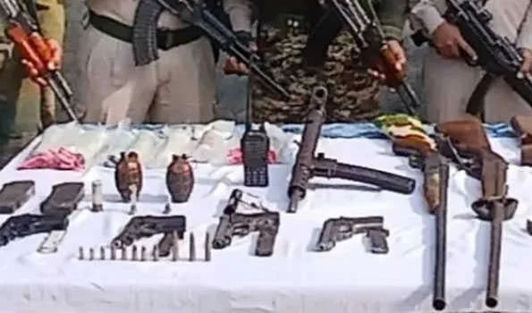 मणिपुर में सुरक्षा बलों ने हथियार बरामद कर दो लोगों को किया गिरफ्तार