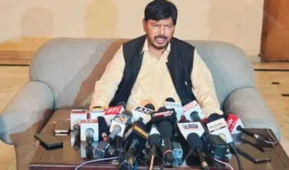 महाराष्ट्र में मराठी के नाम पर राजनीति करना गलत-अठावले