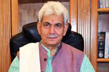 सिन्हा ने अधिकारियों को आतंकवाद पीड़ितों को नौकरी मुहैया कराने का दिया निर्देश