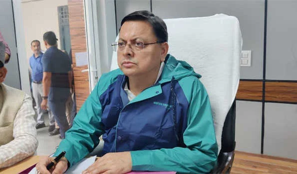 उत्तरकाशी पहुंचे धामी ने आपदा नियंत्रण कक्ष से की राहत एवं बचाव कार्यों की समीक्षा