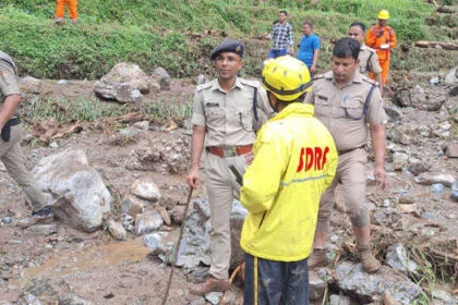 उत्तराखंड में बादल फटने की घटनाओं में अब तक दो शव मिले और पांच लापता, करीब चालीस परिवार मलबे में फंसे