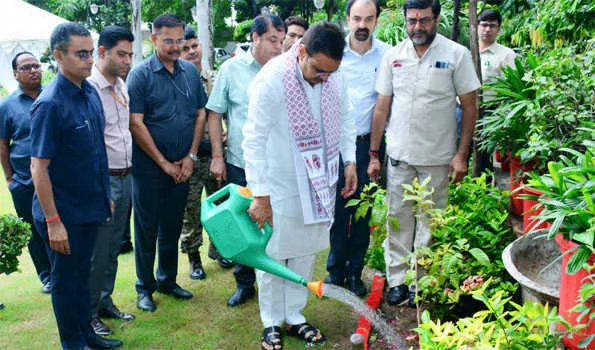 भजनलाल शर्मा ने एक पेड़ मां के नाम अभियान के तहत जोधपुर हाउस में किया पौधारोपण
