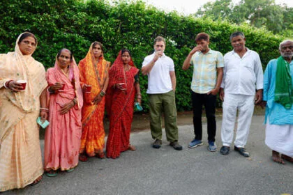 मृत लोगों के साथ चाय पीने का अनुभव कराने के लिए आयोग का धन्यवाद : राहुल