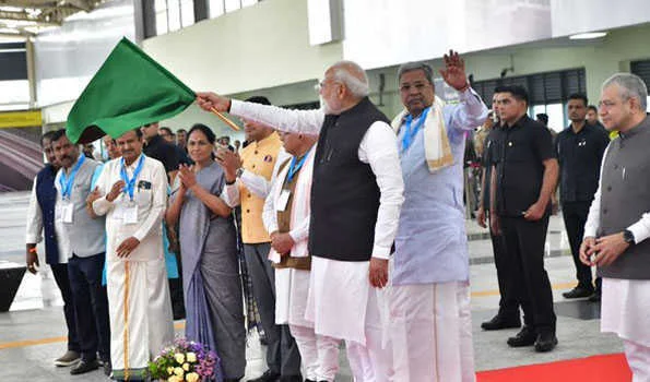 मोदी ने बेंगलुरु में तीन वंदे भारत का किया शुभारंभ, येलो मेट्रो लाइन का किया उद्घाटन