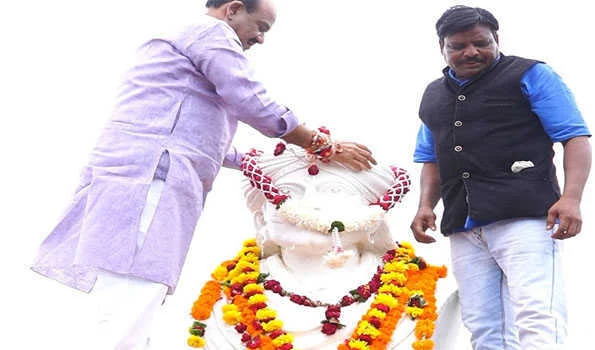 शिक्षित और संस्कारित पीढ़ी देती है समाज को नई दिशा-बिरला