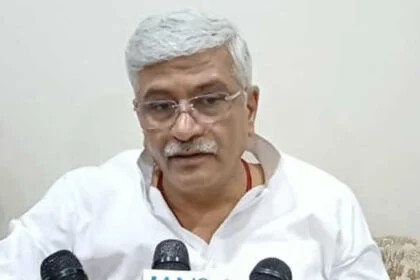 सत्ता से बाहर रहने के कारण संतुलन खो बैठे हैं राहुल गांधी-शेखावत