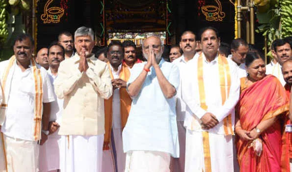 उपराष्ट्रपति ने तिरुमाला मंदिर में पूजा-अर्चना की