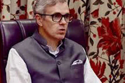 उमर अब्दुल्ला ने अनंतनाग जिले में बाढ़ प्रभावित परिवारों से की मुलाकात