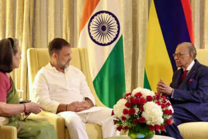 रामगुलाम से मिले सोनिया, राहुल