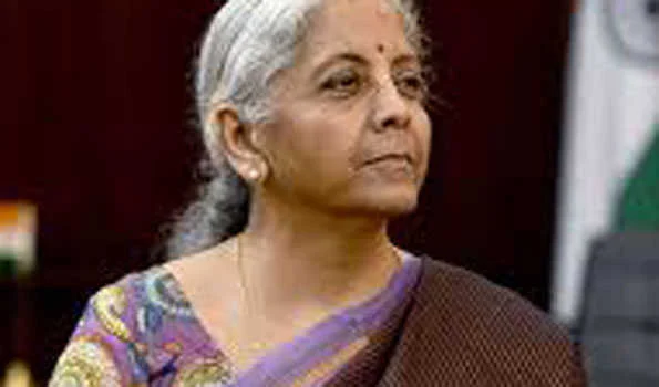 जीएसटी बचत उत्सव: वित्त मंत्री निर्मला सीतारमण ने स्टेशनरी की दुकान पर पहुंचकर लिया जायजा