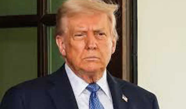 ट्रम्प ने नियोक्ताओं के लिए एच-1बी वीज़ा शुल्क बढ़ाकर एक लाख डॉलर करने संबंधी घोषणा पर किये हस्ताक्षर