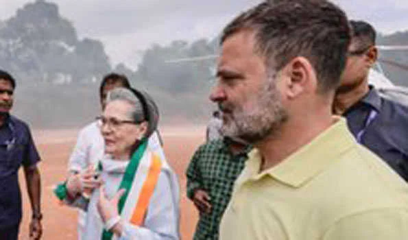 पार्टी के आंतरिक कलह के बीच सोनिया और राहुल गांधी पहुँचे  वायनाड