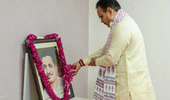 भजनलाल ने पंडित दीनदयाल उपाध्याय को पुष्पांजलि अर्पित की