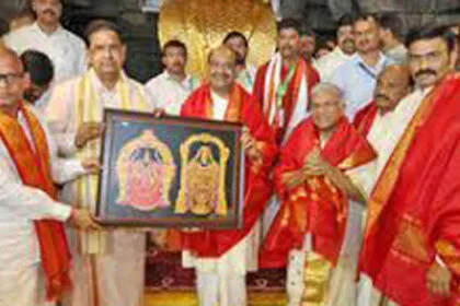लोक सभा के अध्यक्ष और राज्य सभा के उप सभापति ने भगवान वेंकटेश्वर के दर्शन किये